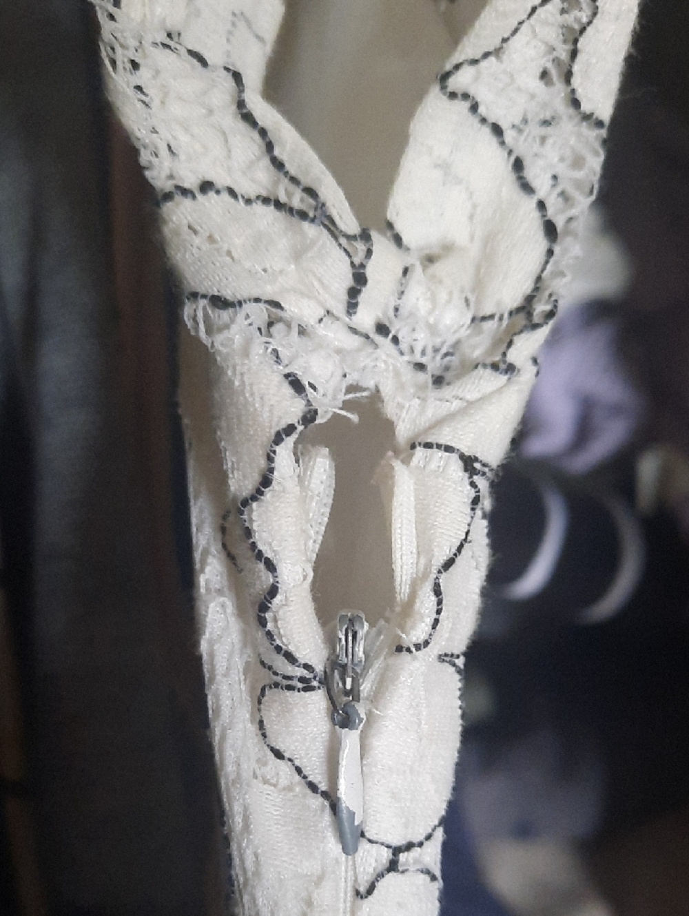 Suzy Shier White Floral Lace Peplum Top~ Small - Picture 5 of 5